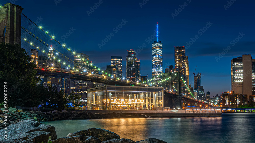 Brooklyn bridge and Lower Manhattan at night