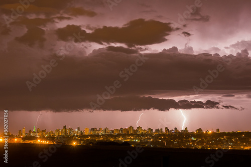 Foto Storm on city (Tempestade na cidade)