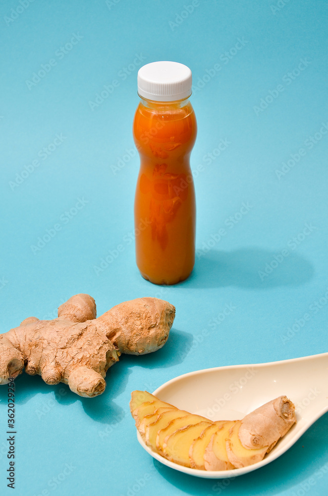 Obraz premium Ginger in different conditions: fresh, dry root, pills and cut plant on pastel blue background. Flat Lay, space for text. Healthy pattern as a protect agains the coronavirus