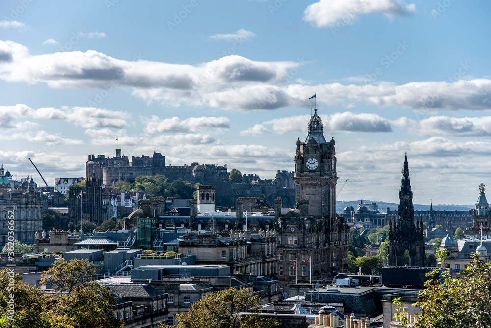 Panorama von Edinburgh, auf dem Calton Hill fotografiert
