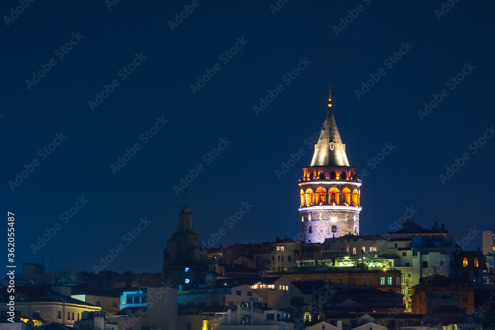 Obraz premium Galata Tower at night