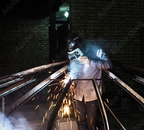 welding the steel photo