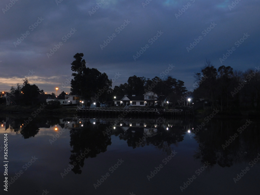 Fototapeta premium reflection of a house at sunset