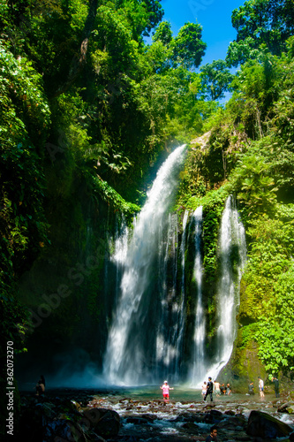 Fototapeta Naklejka Na Ścianę i Meble -  Large Waterfall in the Sun
