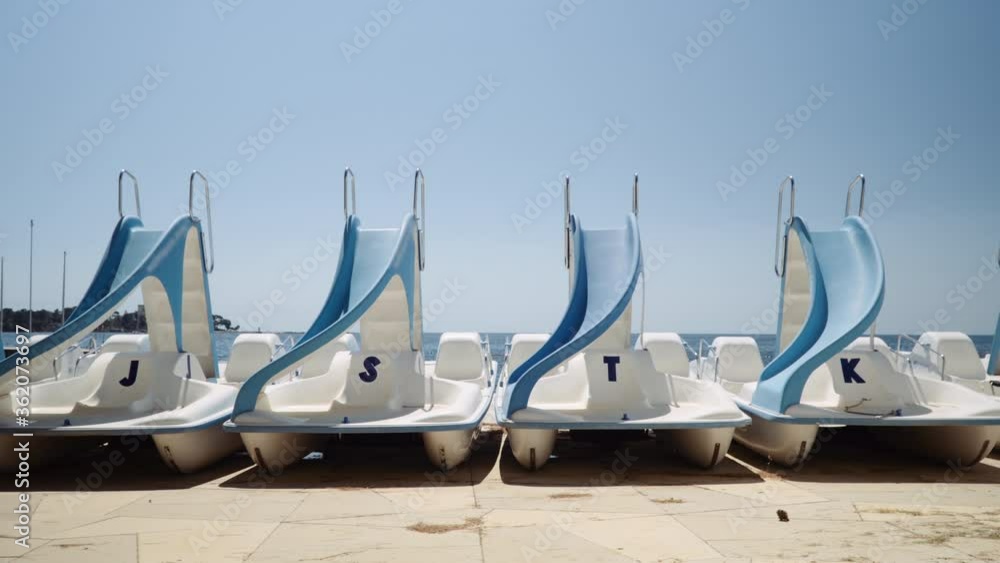 Rental Pedal boat with slide on the beach, static shot. Stock ビデオ