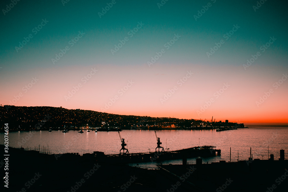 Obraz premium sunset on the lake