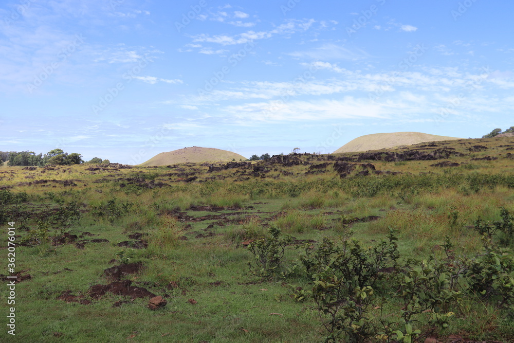 Prairie et volcans à l'île de Pâques