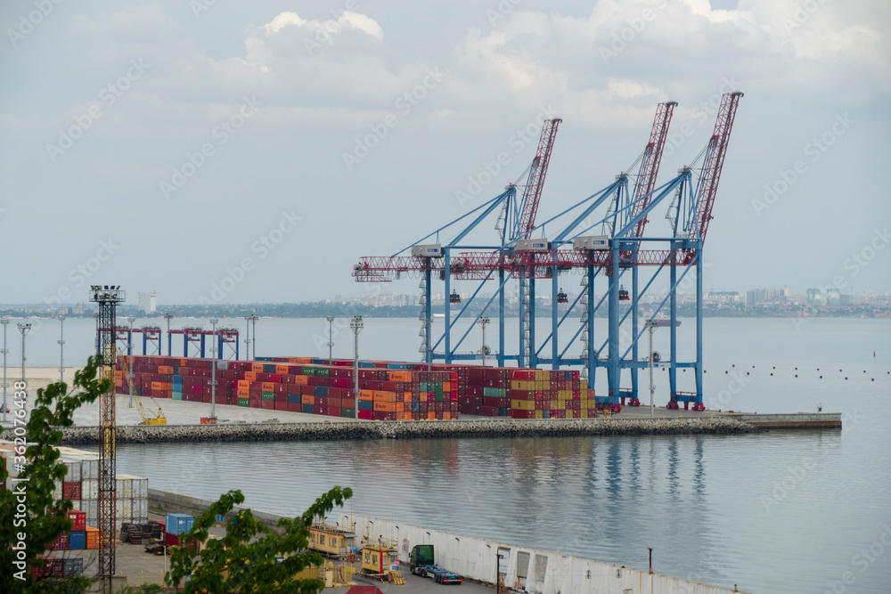 Fototapeta premium cargo crane in port