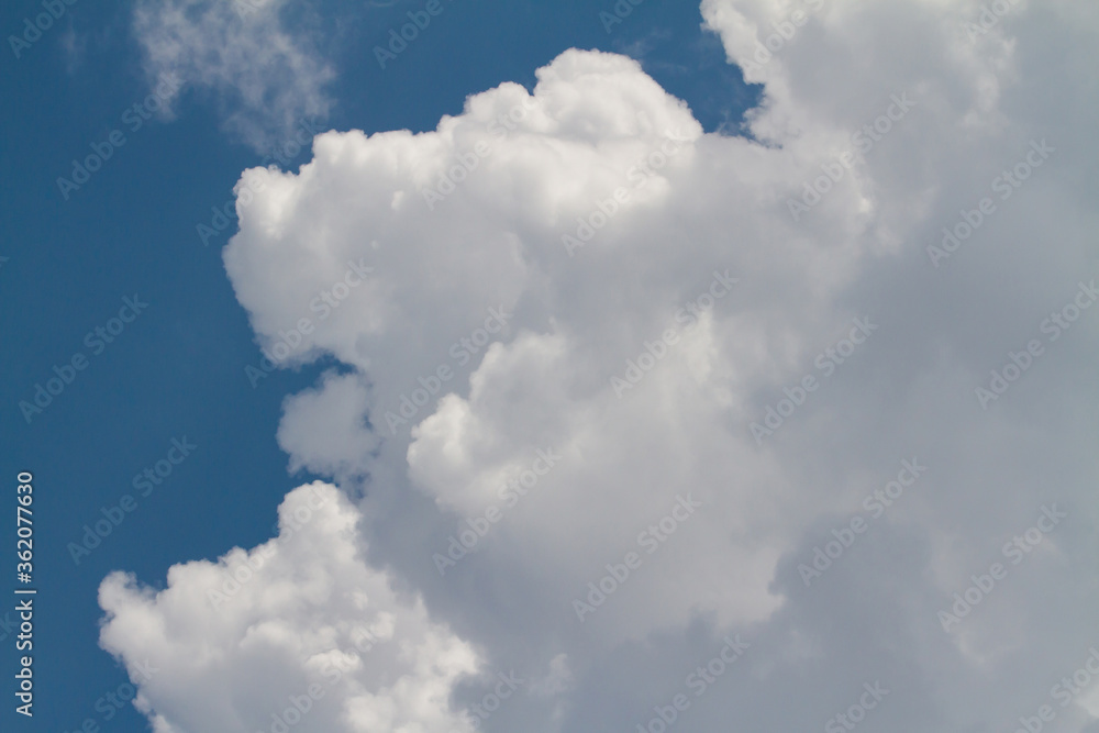 Obraz premium Dramatic Formation of Cumulus Clouds