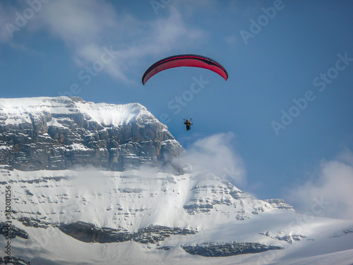 Fotografie A man paragliding in Swiss Alps