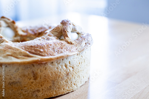 Casatiello o tortano napoletano. Rustico tipico della tradizione italiana napoletana.