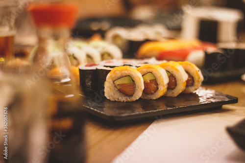 Sushi natural preparado calido calidad