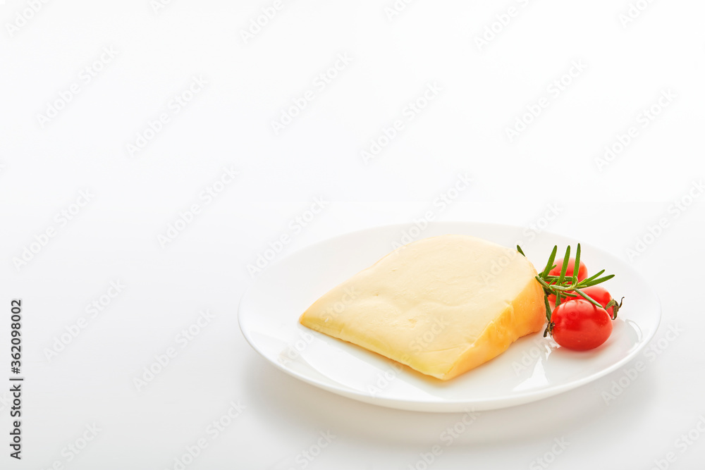 gouda cheese with rosemary and tomatoes