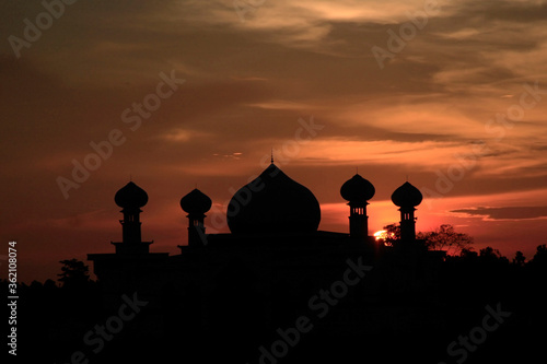 The silhouette of the mosque at dusk is coming, looks beautiful, thin clouds cover the clouds