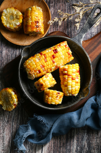 roasted corn in pot pan