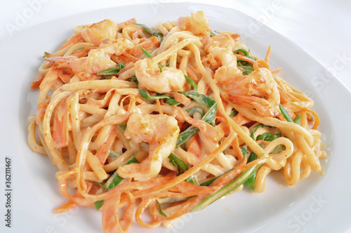 spaghetti with shrimps
