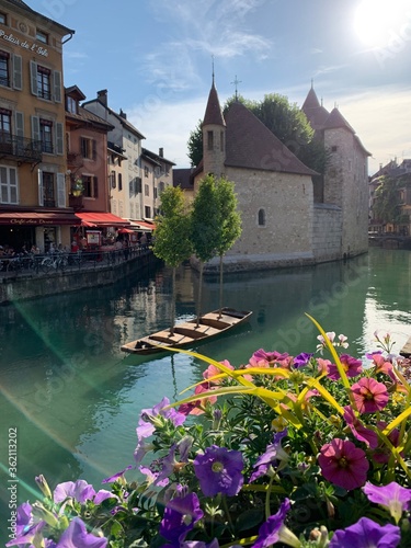 canal in bruges