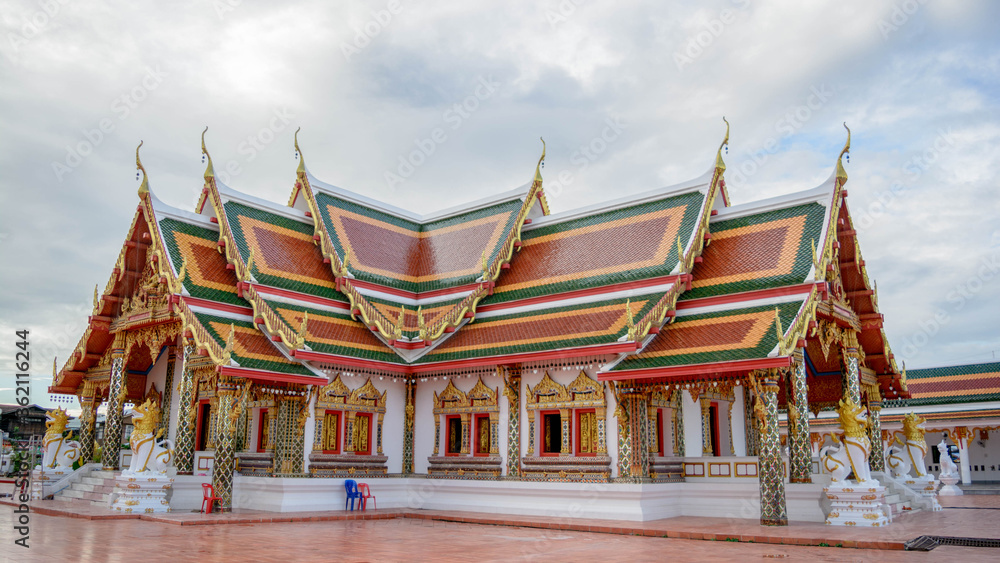 Naklejka premium Beautiful thai temple