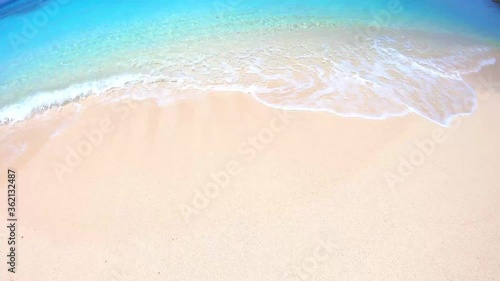 宮古島の美しいサンゴ礁の海
