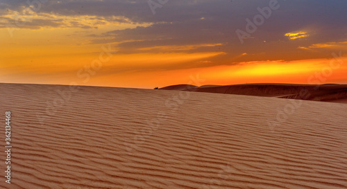 Tramonto nel deserto a Dubai