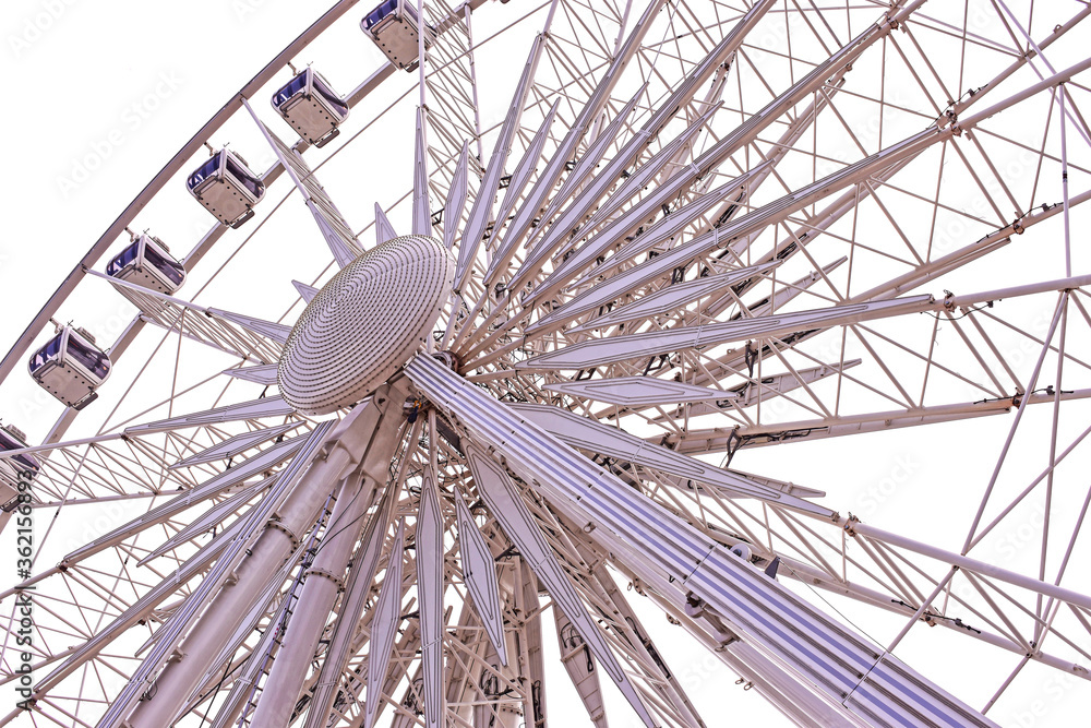 Obraz premium White ferris wheel underside view on clean sky