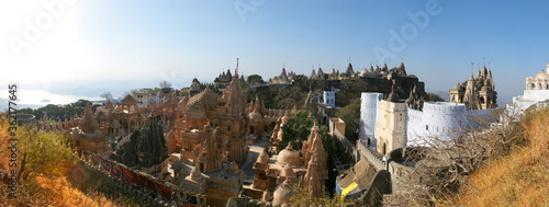 Tableau sur toile Jain temples on top of Shatrunjaya hill