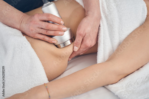 Canvastavla Painless method of cellulite reduction in modern clinic