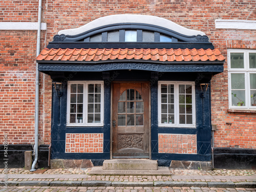 Obraz premium Traditional colorful door in old Ribe, Denmark