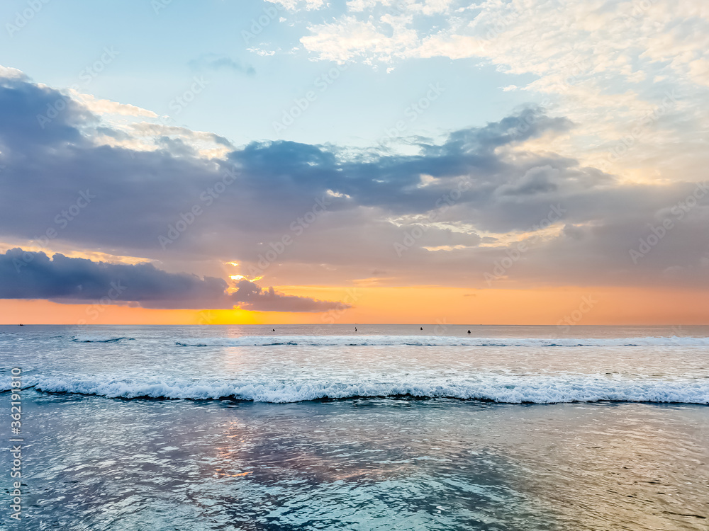 Fototapeta premium Amazing sunset view on Indian ocean at Bali, Indonesia