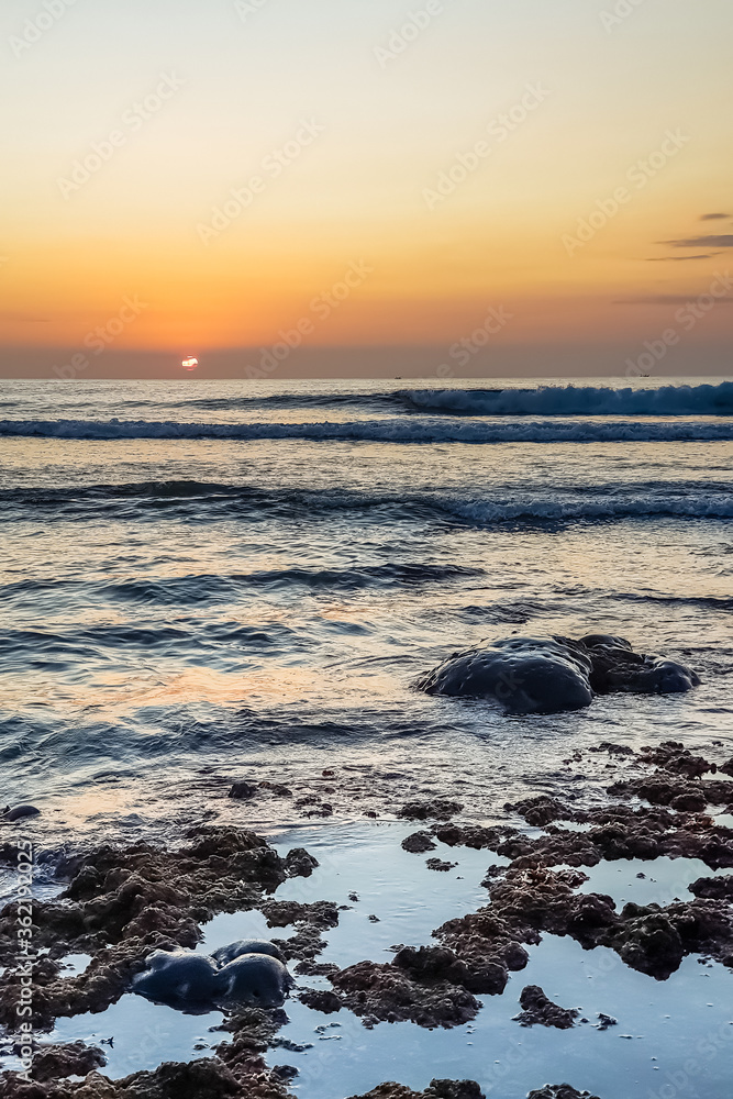 Naklejka premium Amazing sunset view on Indian ocean at Bali, Indonesia