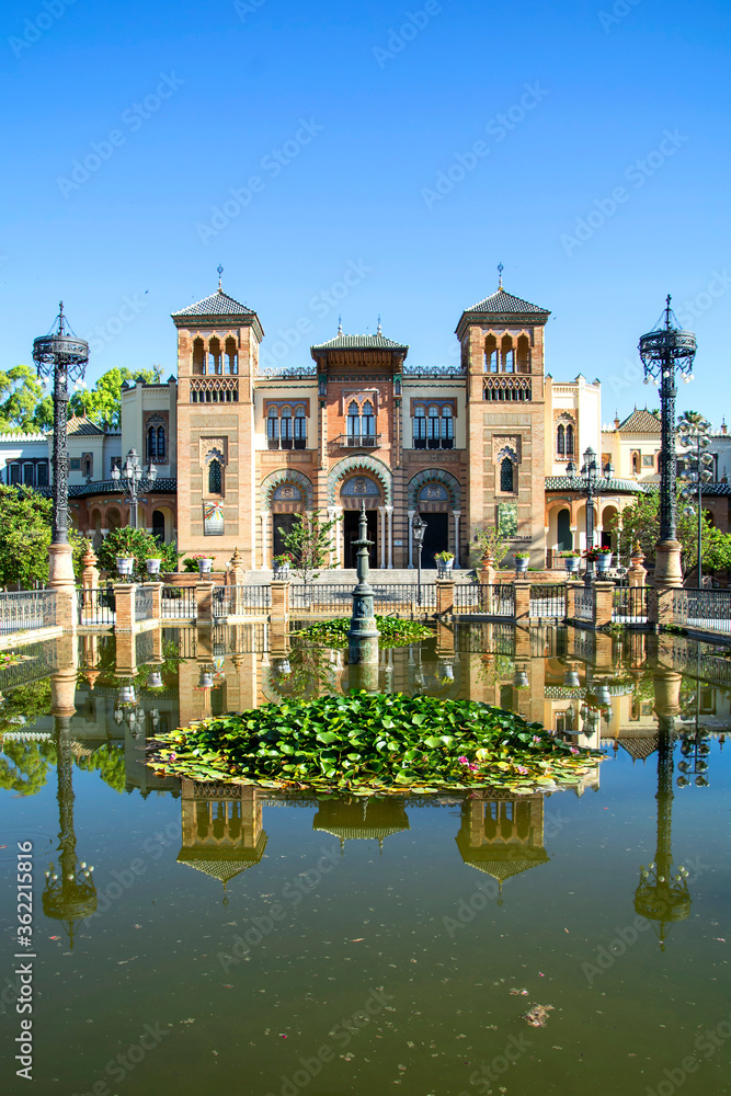 Parque de María Luisa, Pabellón mudéjar, sede del Museo de Artes y Costumbre Populares, Sevilla, Andalucía, España