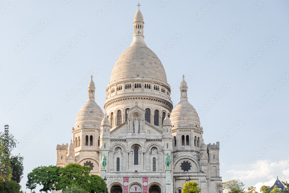 La basilique du Sacré-Cœur de Montmartre La basilique du Sacré-Cœur de Montmartre