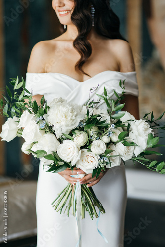 Wedding buquet in bride hands