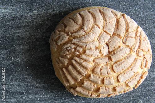 Pan dulce mexicano, concha de vainilla concha de chocolate photo