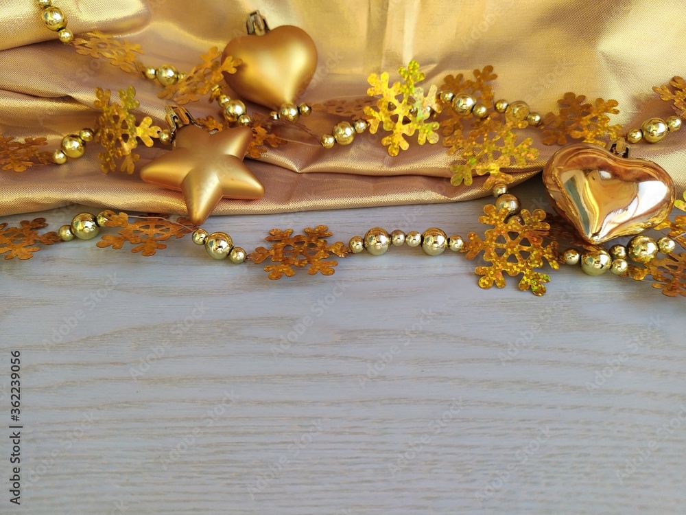 Gold-plated Christmas toys and tinsel Gold-plated Christmas toys and tinsel