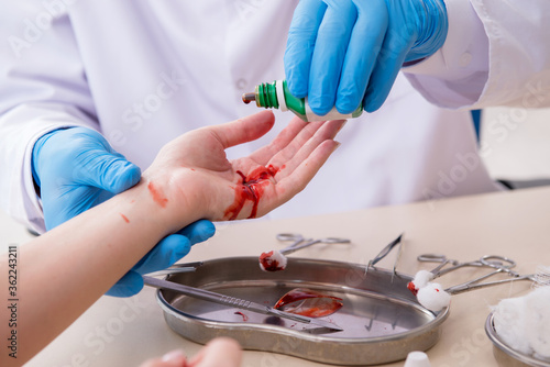 Hand injured woman visiting male doctor