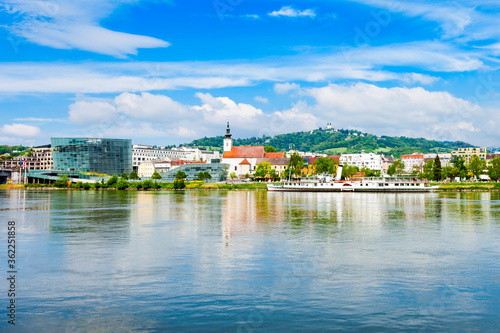 Canvas Print Linz, Danube river, Austria