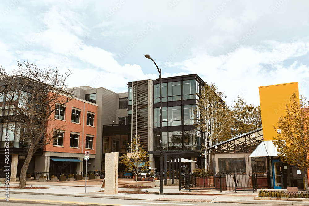 Φωτογραφία Shops, retail business and restaurants along Pearl Street Mall, a pedestrian mall in Boulder County