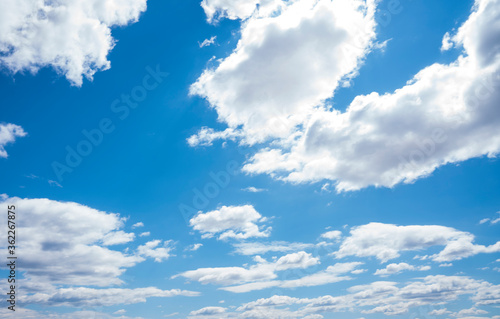 Fototapeta Naklejka Na Ścianę i Meble -  空, 雲, 青, 白, 自然, 乗り切る, 旋律の美しい, 天国, ふわふわした, 日, サマータイム, 光, 曇った, 雰囲気, 明るい, 澄んだ, 気象学, アブストラクト, 空間, 美しさ, 青空, 景色, 雲海, 入道雲, Cloud, 夏