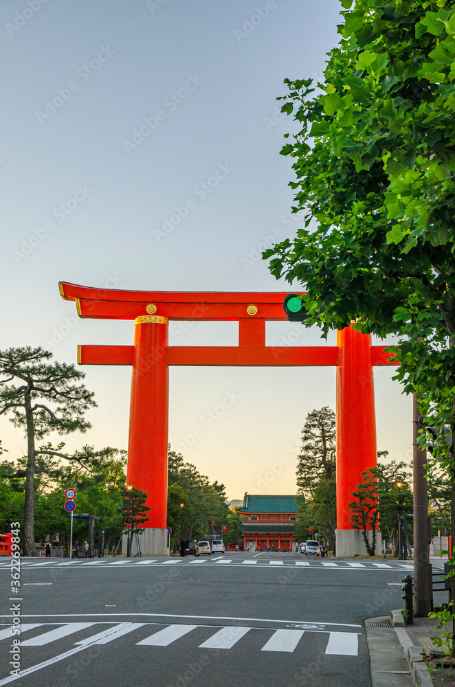 京都の平安神宮の大鳥居