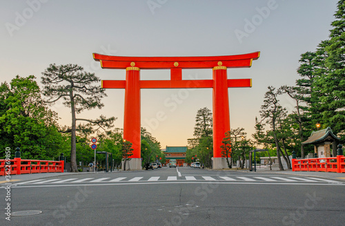 京都の平安神宮の大鳥居
