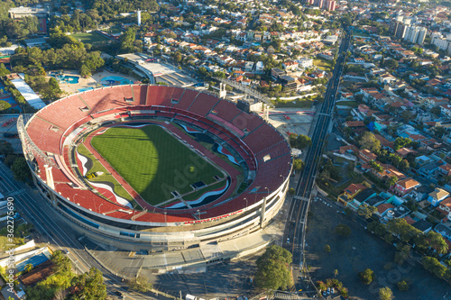 Imagem aérea de um estádio de futebol
