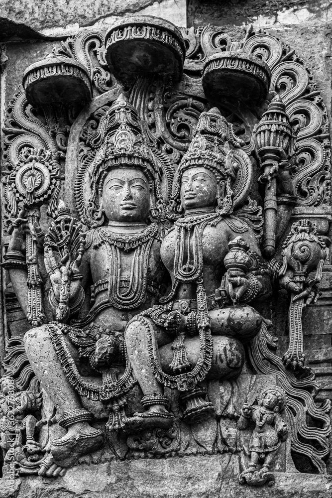 Fototapeta premium Holy indian god shiva and parvati sculpture from ancient India
