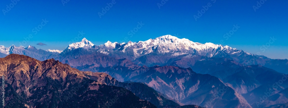 Fotografie Panoramic view Himalayan mountains view from Chandrashila summit, Chopta