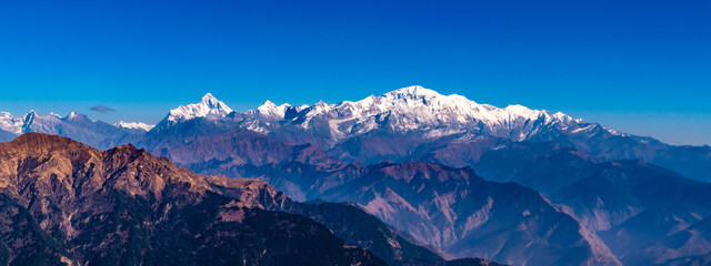 Deken met foto Kamperen Panoramic view Himalayan mountains view from Chandrashila summit, Chopta. Chandrashila is a peak in the Himalayan ranges in Uttarakhand state of India. It lies at an altitude of 12,083 ft from the sea  © anjali04