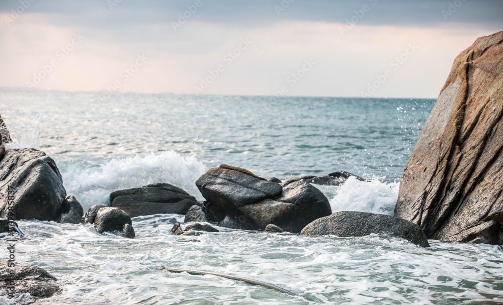 Naklejka premium Sea wave bubble Rocking seascape