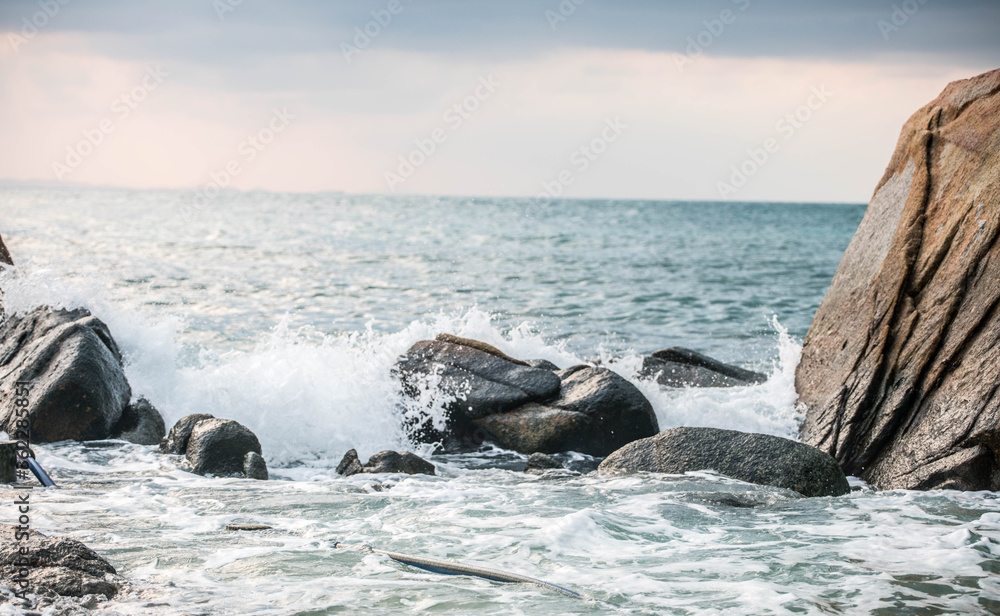 Naklejka premium Sea wave bubble Rocking seascape