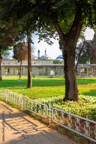 Fototapeta Naklejka Na Ścianę i Meble -  istanbul, turkey - AUG 18, 2015: park on the blue mosque territory. beautiful scenery of Sultan Ahmet Park on a sunny morning in summer