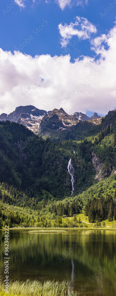 Steirischer Bodensee mit Wasserfall