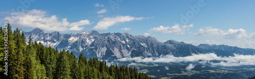 Traumhaftes Bergpanorama in den Alpen